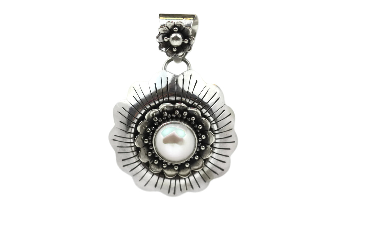 Handmade 925 Sterling Silver Floral Pendant with Saltwater White Pearl
